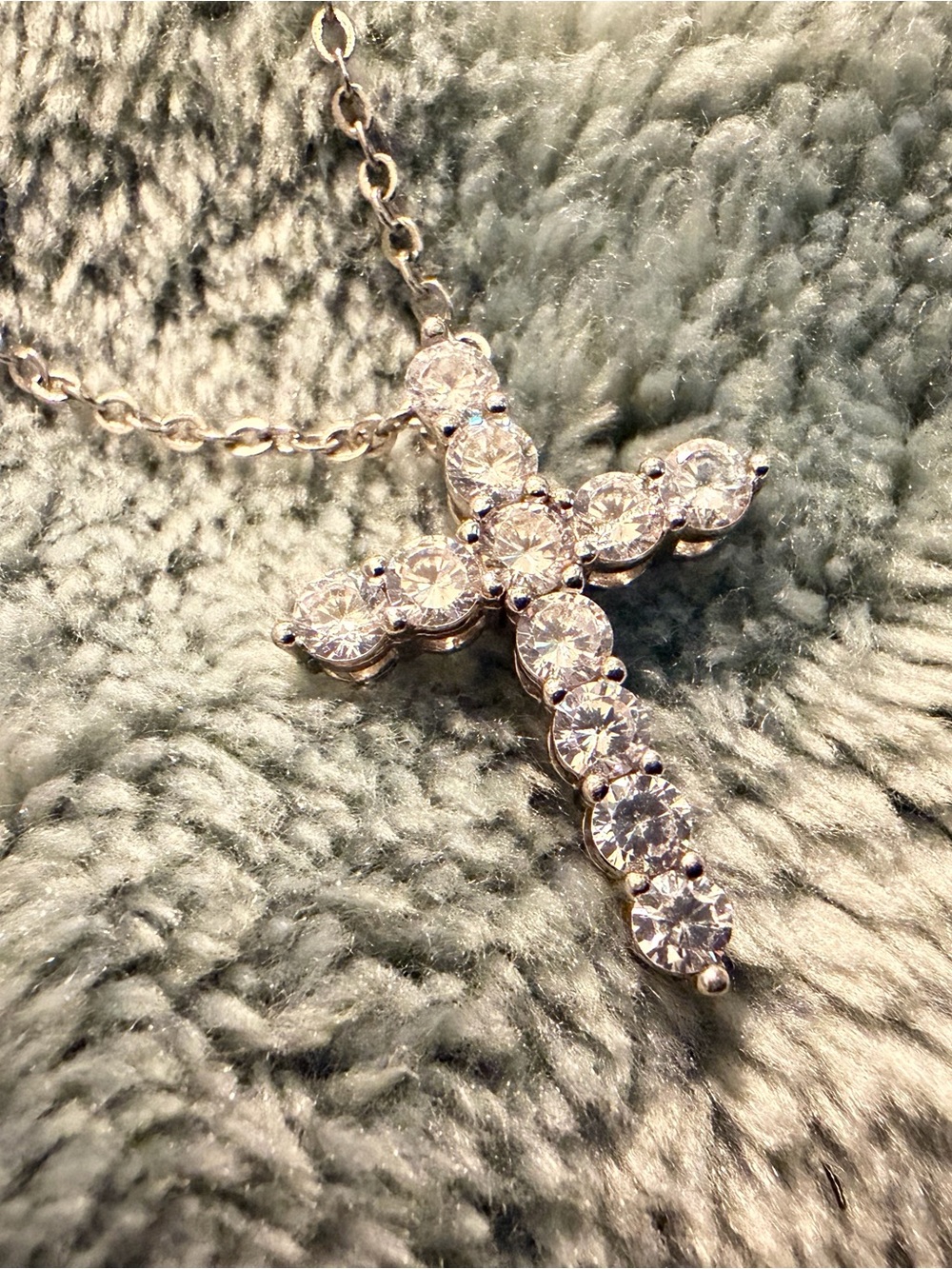 925 Sterling Silver Sparkly CZ Cross Pendant Necklace 16-18 inches 3gm